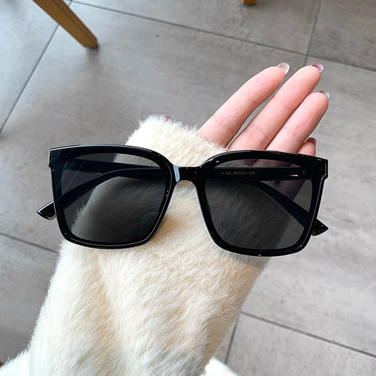 La calle de moda disparando grandes gafas de hip hop