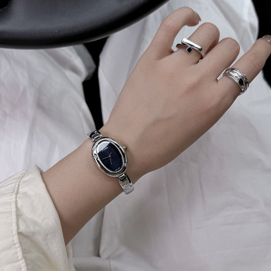 Reloj de Pulsera con Disco Ovalado