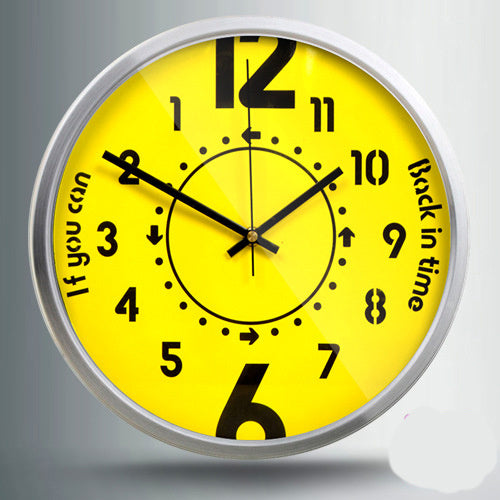 Reloj de cuarzo con movimiento inverso (Reverse Personality Clock)