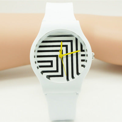 Labyrinth simple watch