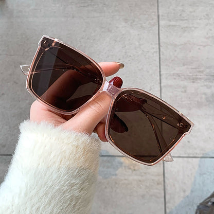 La calle de moda disparando grandes gafas de hip hop