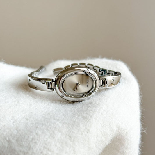 Reloj de Pulsera con Disco Ovalado