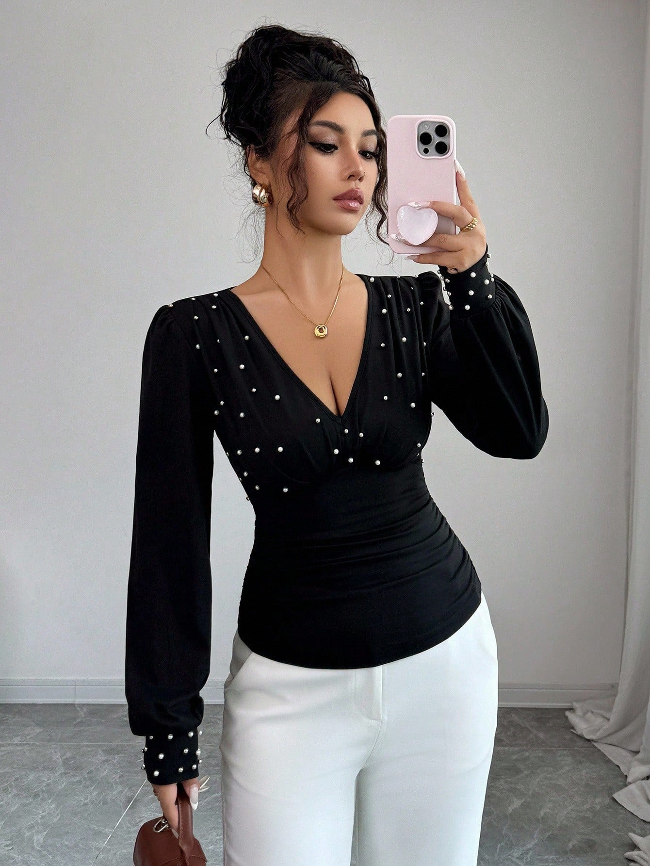 V-neck Pearl Solid Color Long Sleeved Fitted T-shirt Women