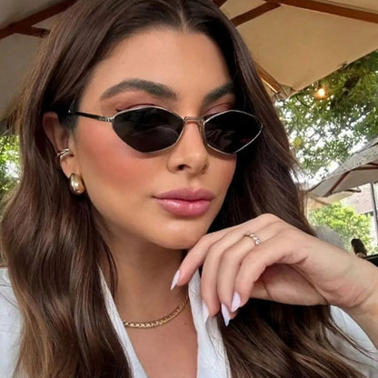 Gafas de sol de metal de ojo de gato Personalidad femenina Polígono europeo y americano en un marco pequeño