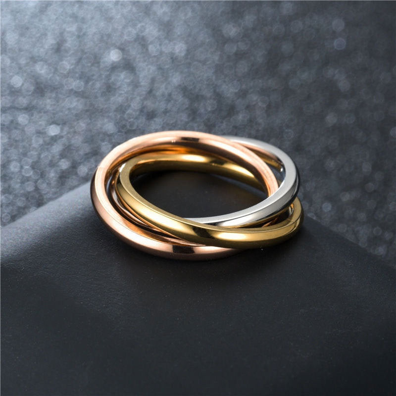 Anillo Tricolor de Tres Aros en Acero Inoxidable – Minimalista y Elegante