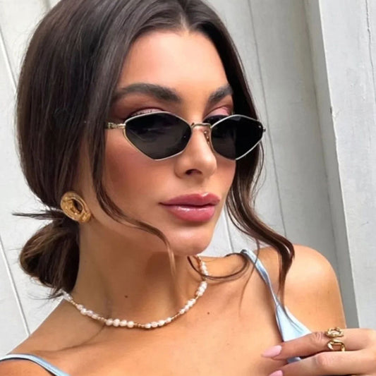 Gafas de sol de metal de ojo de gato Personalidad femenina Polígono europeo y americano en un marco pequeño