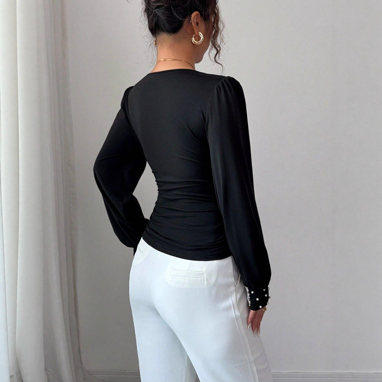 V-neck Pearl Solid Color Long Sleeved Fitted T-shirt Women