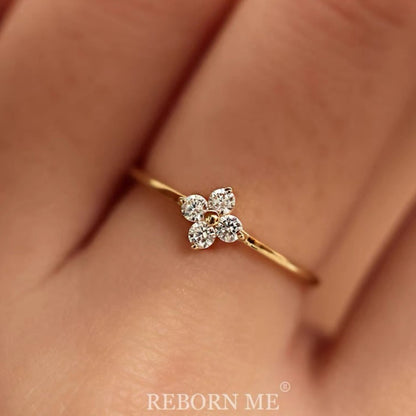 Anillo Fino de Mujer con Flor Estrellada y Brillantes