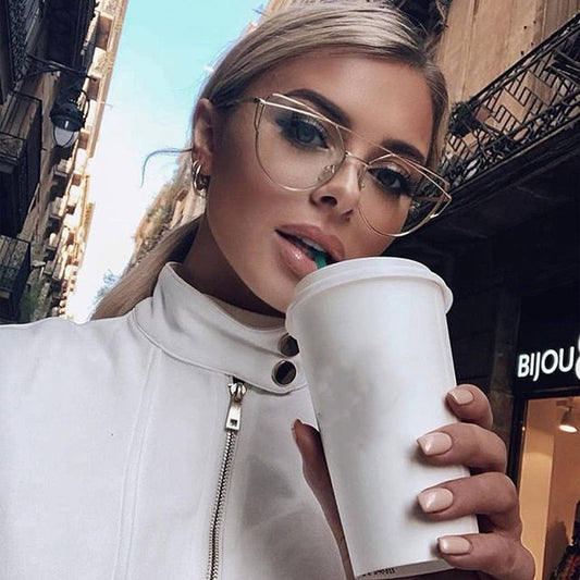 Gafas de miopía elegantes de hombres y mujeres